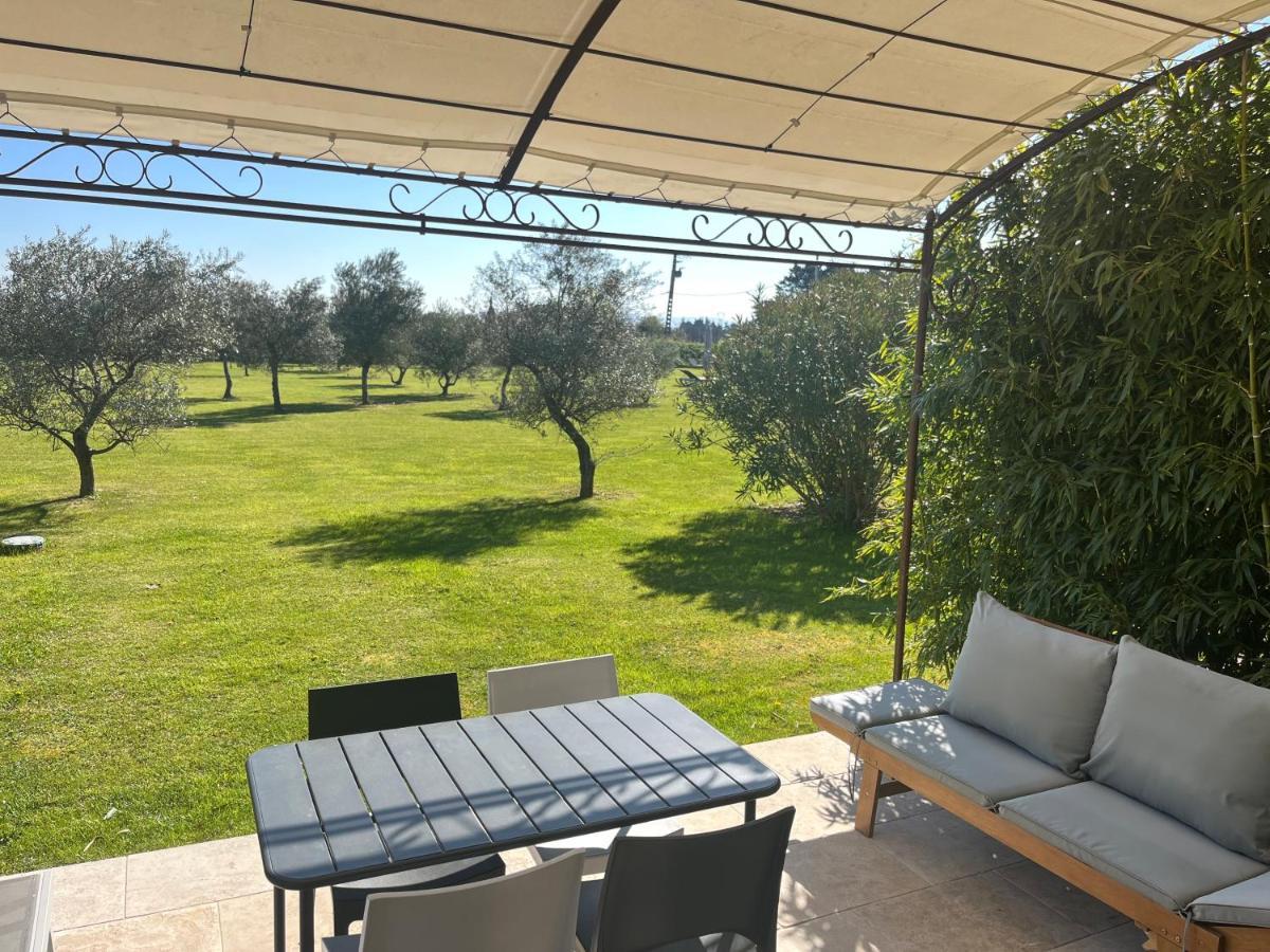 Gites Dans Mas En Pierres Robion en Luberon エクステリア 写真